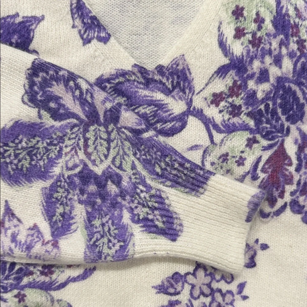 LOFT Women's V-Neck Sweater in Purple Floral - Picture 4 of 6